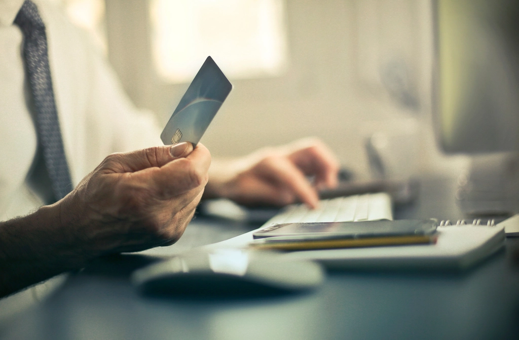 Best Credit Card for Travel Nurses on Extended Stays